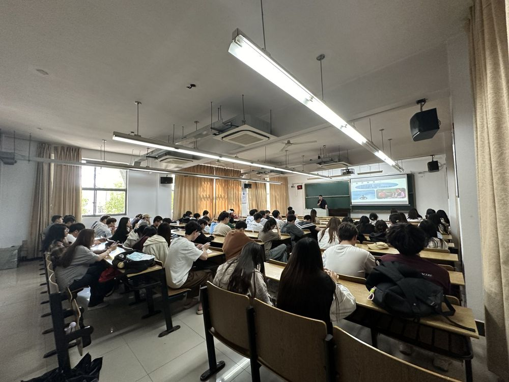 富达国际APP科技集团在南京邮电大学通达学院举办讲座